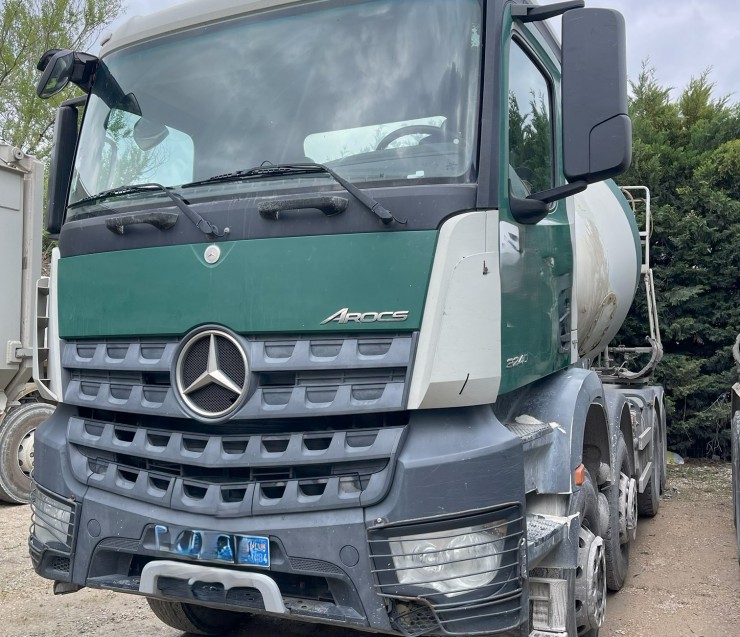 Mercedes AROCS 3243
