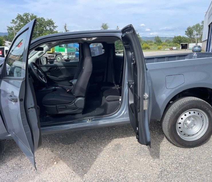 ISUZU N57 SPACE